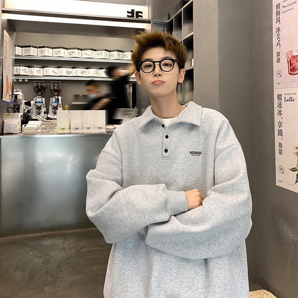 Vīriešu džemperis ar klasisku apkakli un kabatu