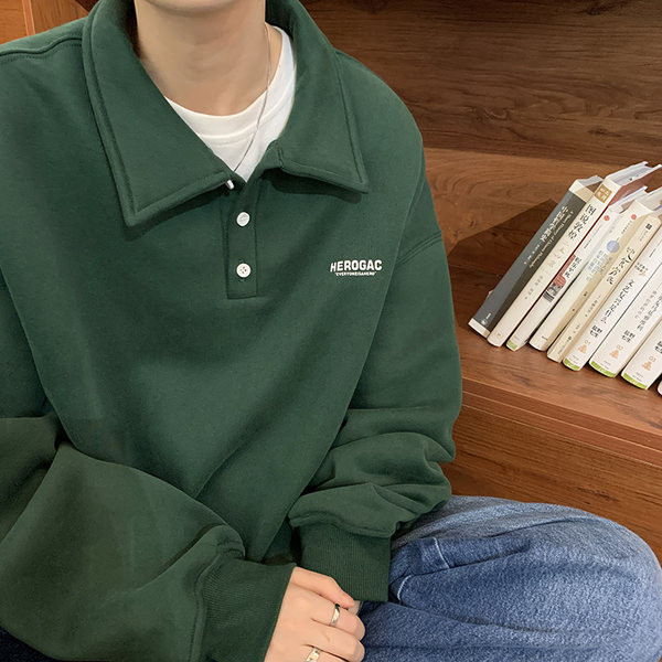 Vīriešu džemperis ar klasisku apkakli un kabatu