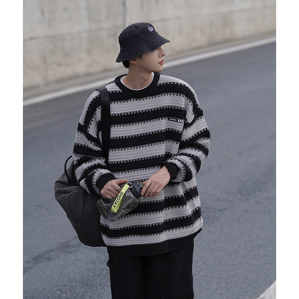 Vīriešu svītrains logo adīts džemperis