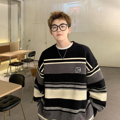 Muški prugasti džemper s okruglim izrezom