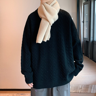 Adīts vīriešu džemperis ar ovālu kakla izgriezumu - plats modelis