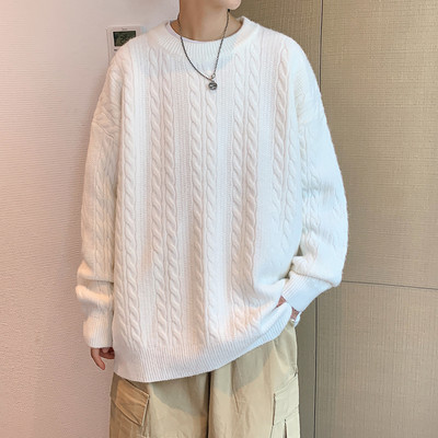 Adīts vīriešu džemperis ar ovālu kakla izgriezumu - plats modelis