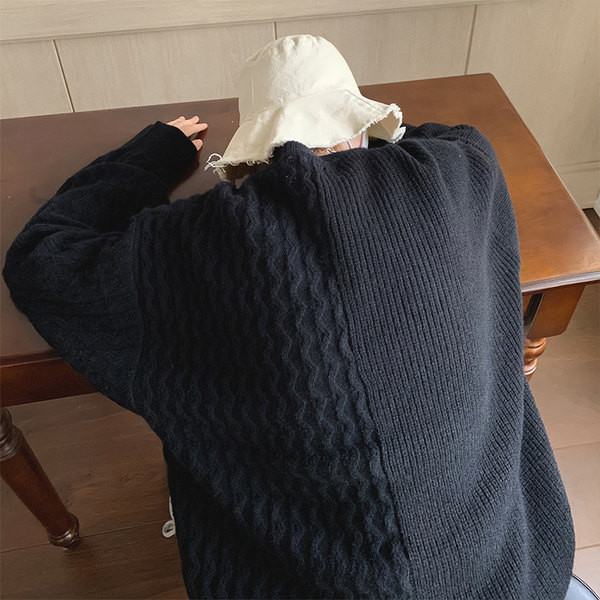 Adīts vīriešu džemperis ar apaļu kakla izgriezumu - vairākas krāsas