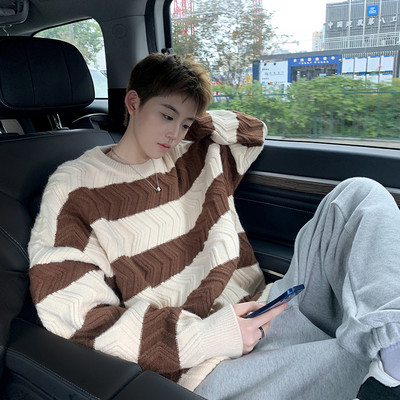 Ανδρικό πλεκτό πουλόβερ με στρογγυλή λαιμόκοψη