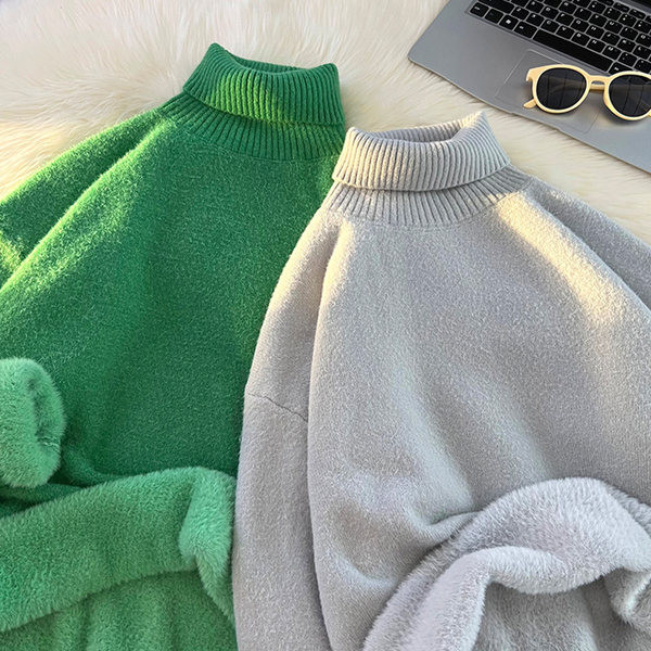 Novi model muškog džempera sa mekom postavom i visokim ovratnikom