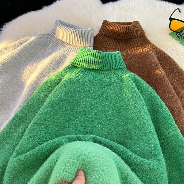 Novi model muškog džempera sa mekom postavom i visokim ovratnikom