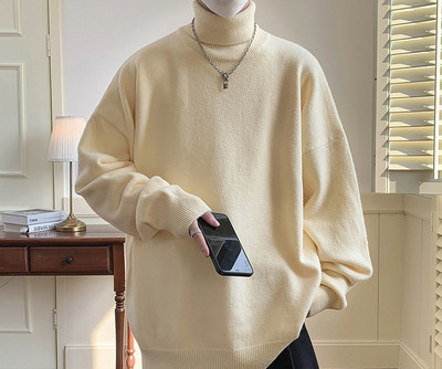 Μοντέρνο ανδρικό πουλόβερ με ψηλό γιακά πόλο