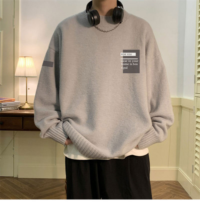 Plats vīriešu džemperis ar ovālu kakla izgriezumu