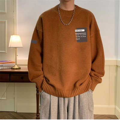 Plats vīriešu džemperis ar ovālu kakla izgriezumu