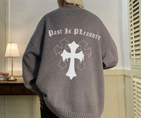 Ανδρικό χειμωνιάτικο πουλόβερ με στάμπα στην πλάτη