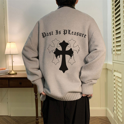 Ανδρικό χειμωνιάτικο πουλόβερ με στάμπα στην πλάτη