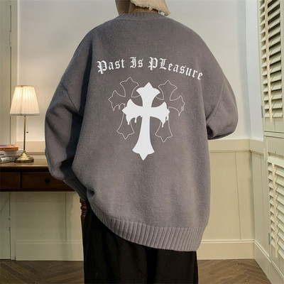 Ανδρικό χειμωνιάτικο πουλόβερ με στάμπα στην πλάτη