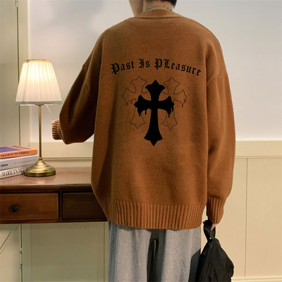 Ανδρικό χειμωνιάτικο πουλόβερ με στάμπα στην πλάτη