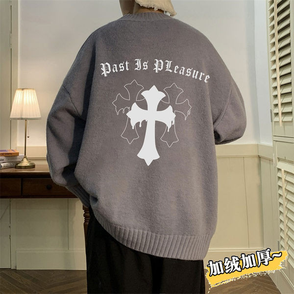 Ανδρικό χειμωνιάτικο πουλόβερ με στάμπα στην πλάτη