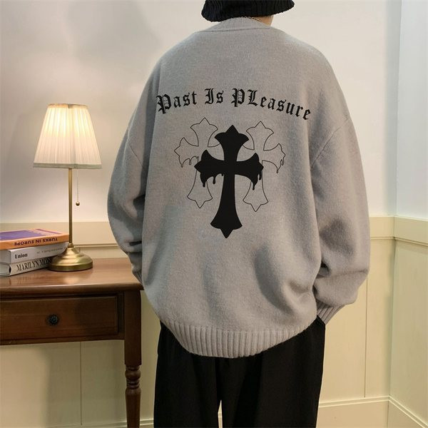 Ανδρικό χειμωνιάτικο πουλόβερ με στάμπα στην πλάτη