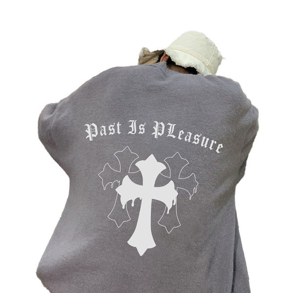 Ανδρικό χειμωνιάτικο πουλόβερ με στάμπα στην πλάτη