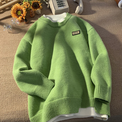 Vīriešu džemperis ar ovālu apkakli - plats modelis