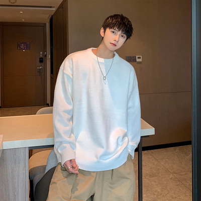 Μονόχρωμο ανδρικό πουλόβερ με οβάλ λαιμόκοψη και μακριά μανίκια