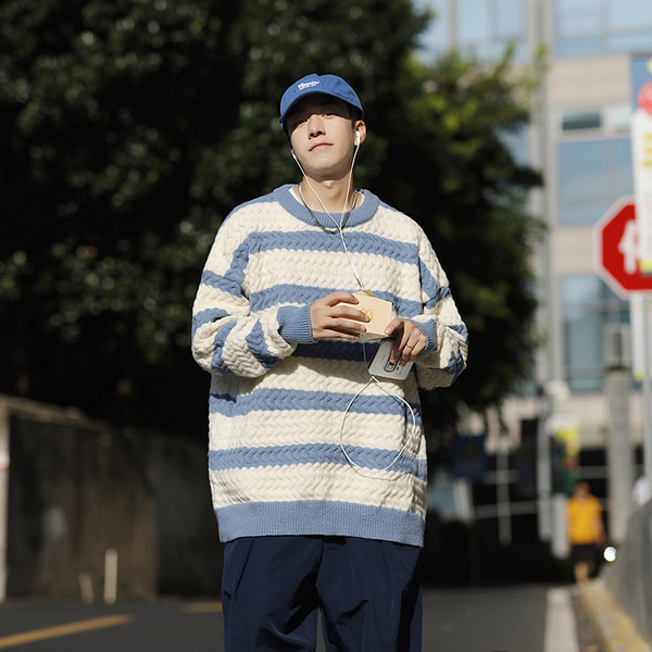 Muški prugasti pulover s ovalnim izrezom - široki model