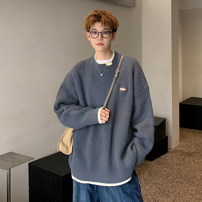 Vīriešu trikotāžas džemperis ar ovālu kakla izgriezumu - plats raksts