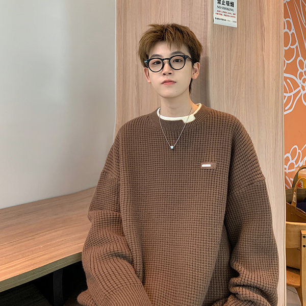 Vīriešu trikotāžas džemperis ar ovālu kakla izgriezumu - plats raksts