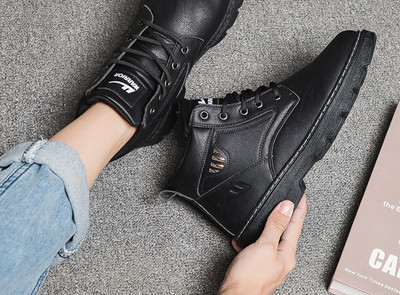 Vīriešu ikdienas zābaki ar uzrakstiem