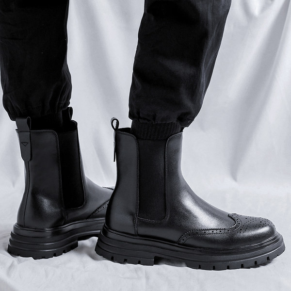 Vīriešu apaļie zābaki no eko ādas ar raupju zoli