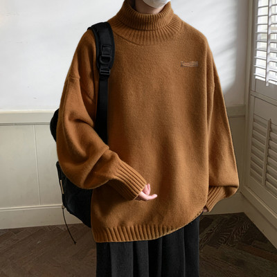 Ανδρικό εμπριμέ πουλόβερ με λαιμόκοψη