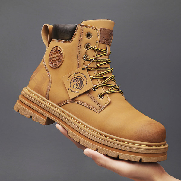 Vīriešu zābaciņi ar emblēmu - divi modeļi