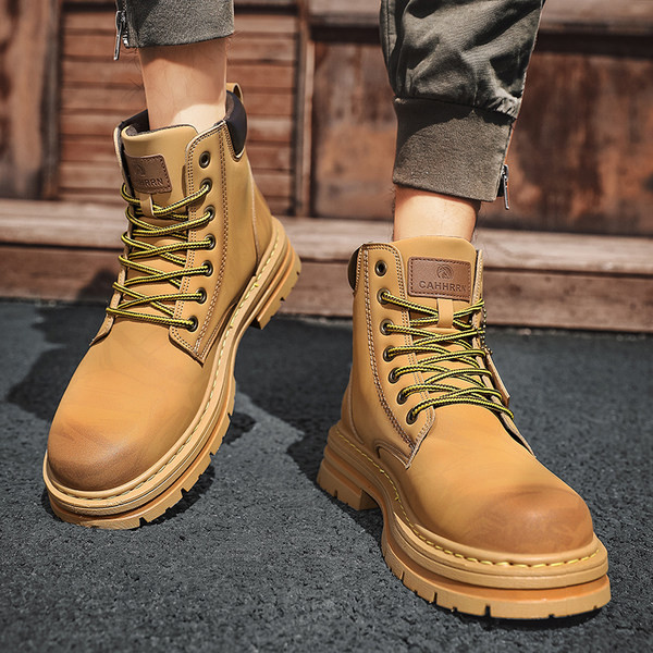 Vīriešu zābaciņi ar emblēmu - divi modeļi