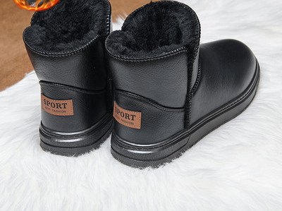 Ανδρικά δερμάτινα μποτάκια με ζεστή φόδρα και επιγραφή