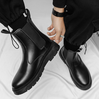 Vīriešu zābaki no eko ādas ar elastīgu - tīru modeli