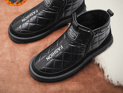 Ανδρικές μπότες με επένδυση με γράμματα και επίπεδη σόλα