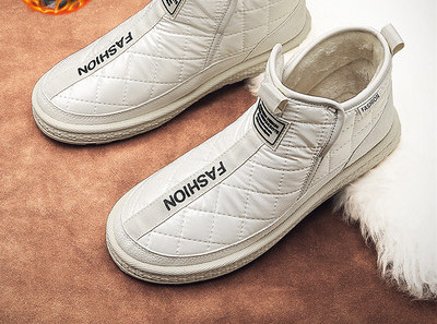 Ανδρικές μπότες με επένδυση με γράμματα και επίπεδη σόλα