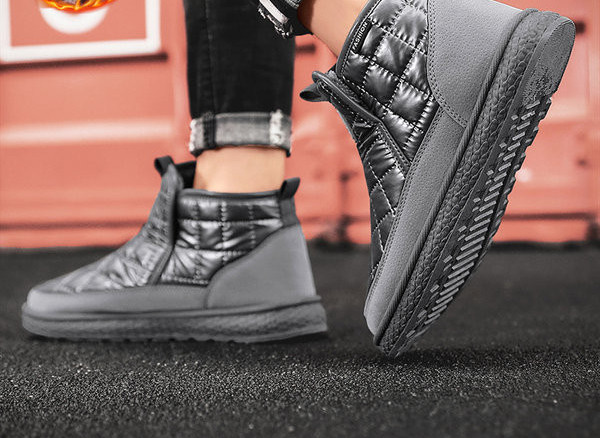 Ανδρικές μπότες με επένδυση με γράμματα και επίπεδη σόλα