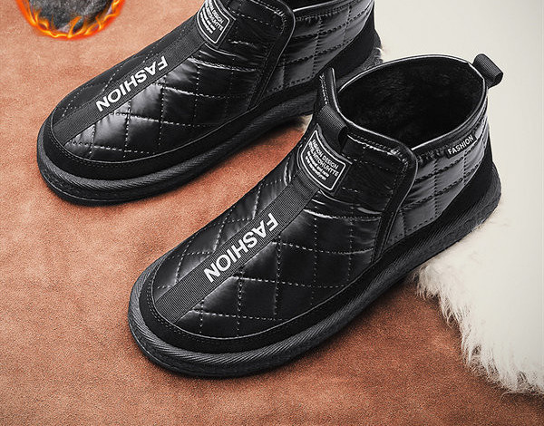 Ανδρικές μπότες με επένδυση με γράμματα και επίπεδη σόλα