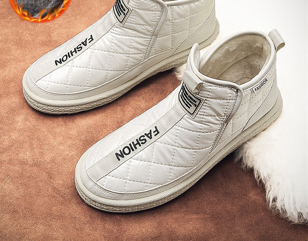 Ανδρικές μπότες με επένδυση με γράμματα και επίπεδη σόλα