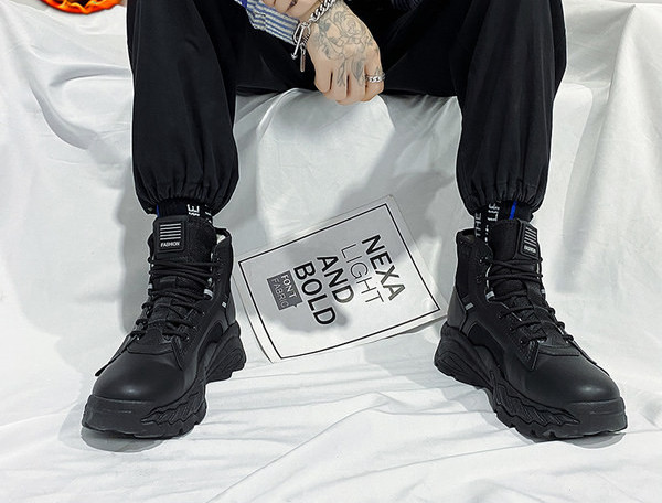 Muške zimske čizme s toplom postavom, vezicama i natpisom