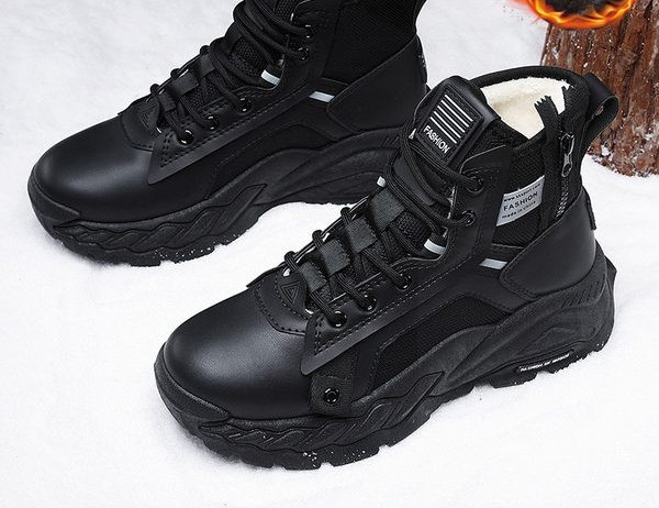 Muške zimske čizme s toplom postavom, vezicama i natpisom