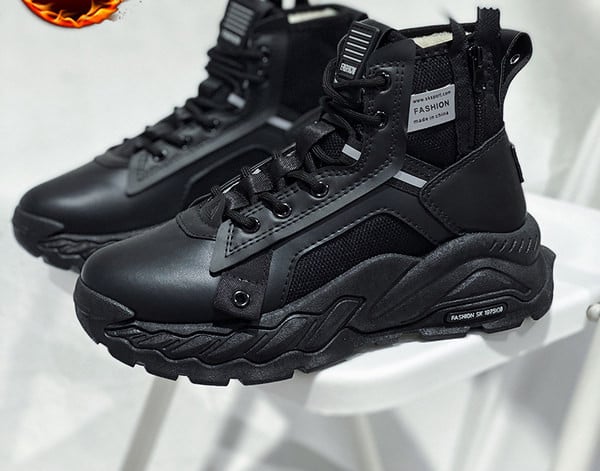 Muške zimske čizme s toplom postavom, vezicama i natpisom