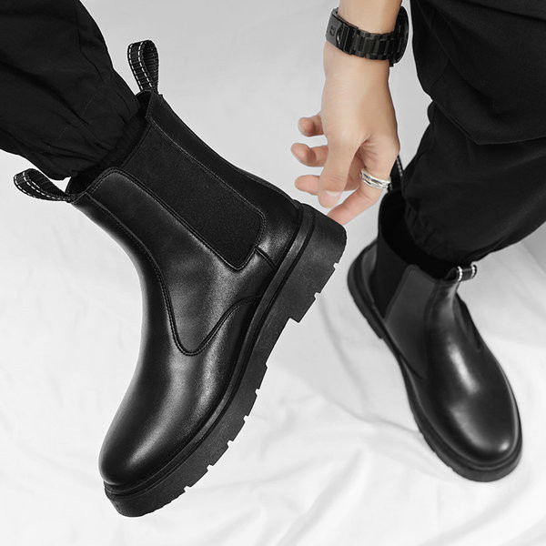 Vīriešu zābaki melnā krāsā - divi modeļi