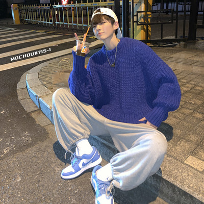 Φαρδύ ανδρικό πουλόβερ - με οβάλ λαιμόκοψη