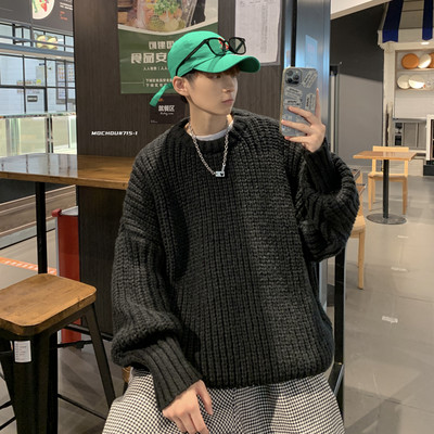 Φαρδύ ανδρικό πουλόβερ - με οβάλ λαιμόκοψη