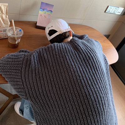 Φαρδύ ανδρικό πουλόβερ - με οβάλ λαιμόκοψη