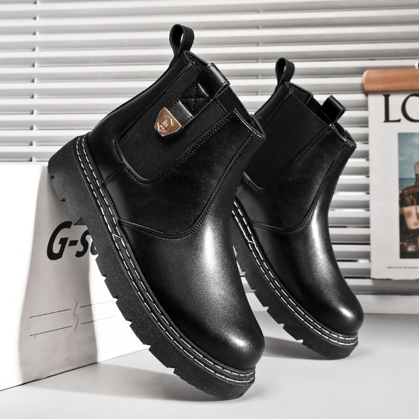 Vienkrāsaini vīriešu zābaki ar metāla elementu