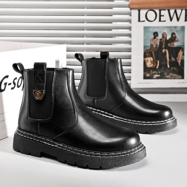 Vienkrāsaini vīriešu zābaki ar metāla elementu