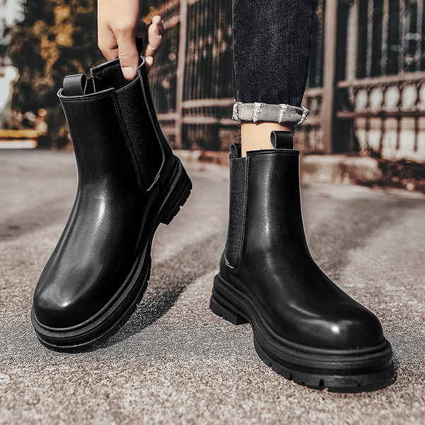 Μαύρες ανδρικές μπότες από συνθετικό δέρμα