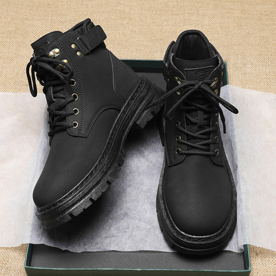 Jauna modeļa vīriešu zābaki ar šņorēm