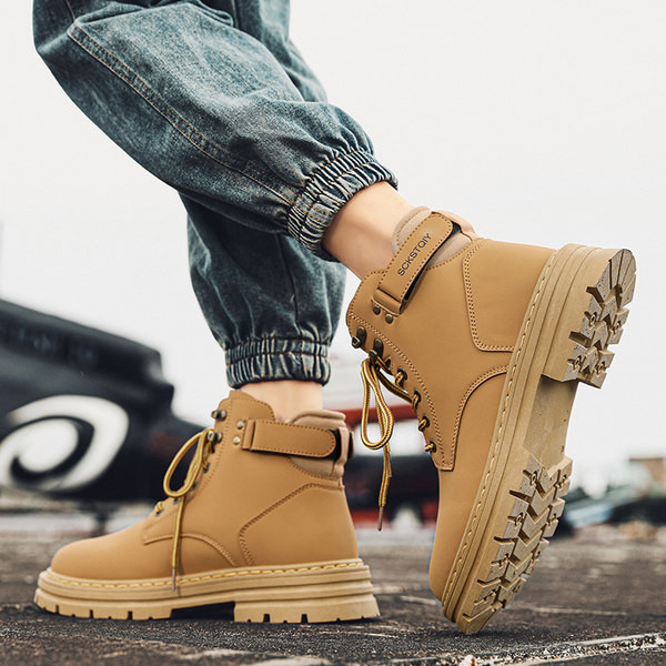 Jauna modeļa vīriešu zābaki ar šņorēm