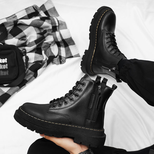 Muške zimske čizme s visokim potplatom na pertlu i patentnim zatvaračem